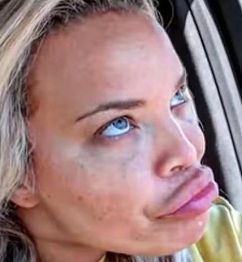 fatbitch2005's tweet photo. @trishapaytas Why don’t you do an Encino Man cosplay? You look like the missing link. https://t.co/2fSugYYlEC