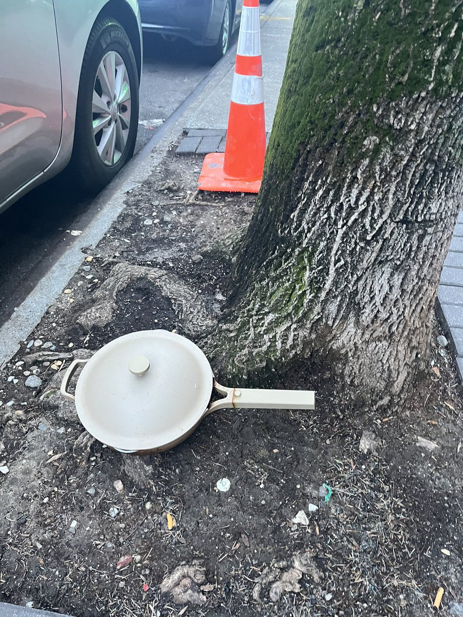 juliareinstein's tweet photo. greenpoint still life https://t.co/QLmlxDMEqk