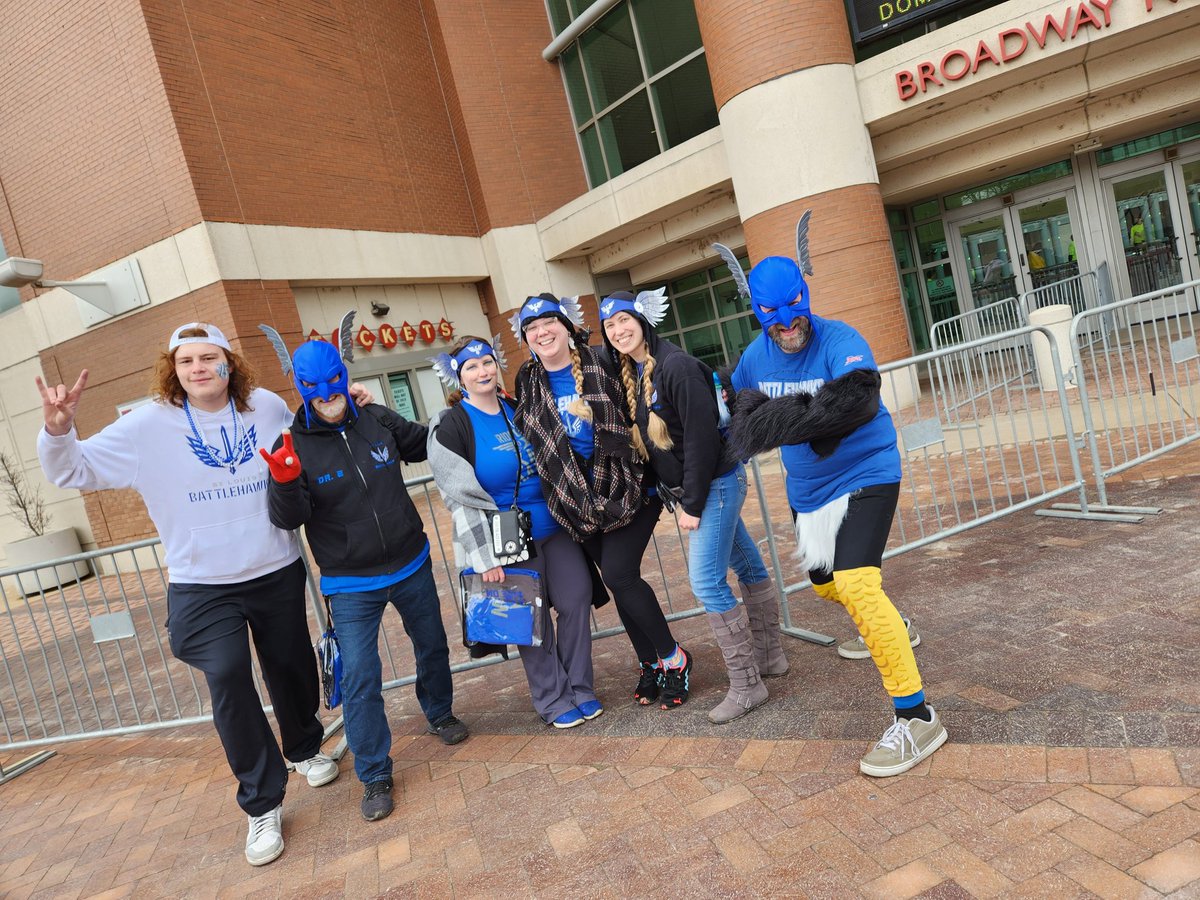 BigmikeWeinhold's tweet photo. We have the best fan base @PartyintheDome #XFL2023 @XFLBattlehawks #STL #battlehawk https://t.co/k7DlwS6Jo1
