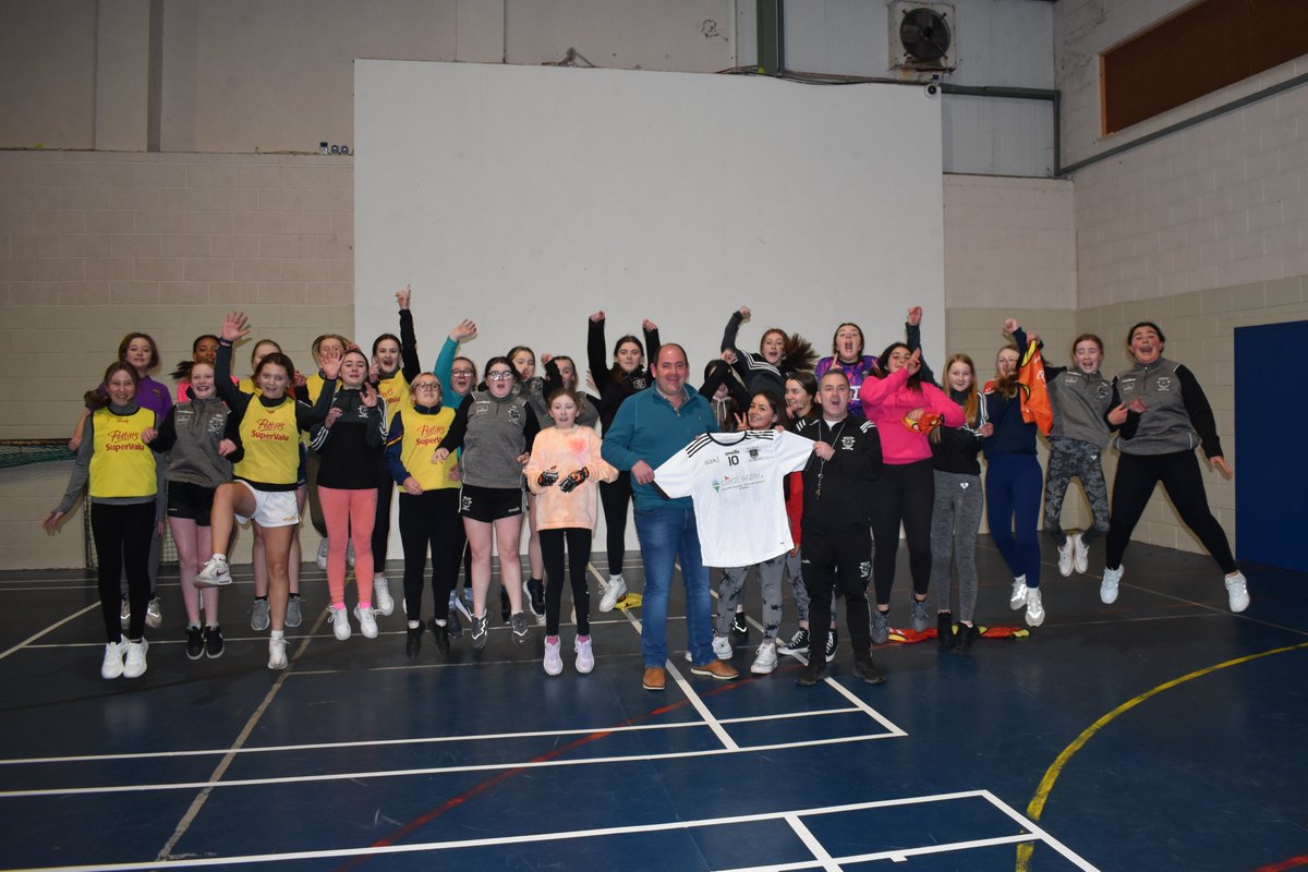 A pleasure to have <a href="/pjnorton11/">pj norton</a> in with us on Friday to present the underage girls with their set of jersys for the year - thanks for the support PJ #Wexford #ladiesfootball #Sponsored #gaa