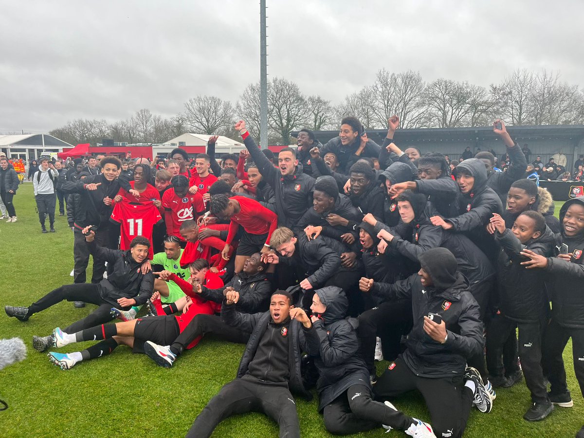 team_srfc's tweet photo. Félicitations les gars ! ❤️🖤
-
🔜 Les hommes de Laurent #Viaud se déplaceront sur la pelouse de Clermont le Dimanche 9 Avril prochain pour le compte des demis-finale de la Coupe Gambardella. 🇲🇫
-
📸 : @staderennais / @RadioRoazhon / @ThomasRassouli https://t.co/apW306KW1H