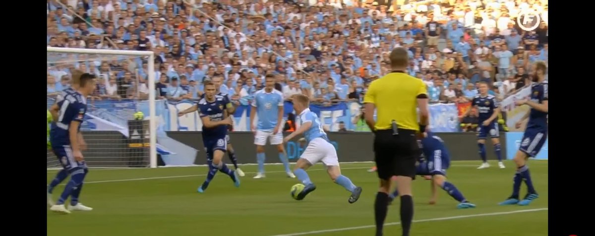 Moltaas's tweet photo. Christiansen filmar till sig straff mot Djurgården🤝 Förlorar ändå https://t.co/wize0lzoIy