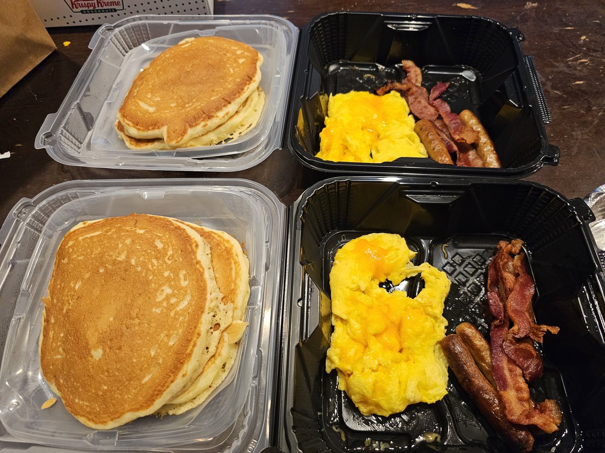 OptimacePRIME's tweet photo. @DennysDiner  THIS IS RIDICULOUS!!! EVERYTHING WAS WRONG!!! Pic 1 is my receipt. pic 2 is what I got. Wrong pancakes, wrong eggs, no potatoes, no toast, no muffin. Didn't even get utencils/napkins or syrup. DO BETTER!!! https://t.co/6RsBcchlCr