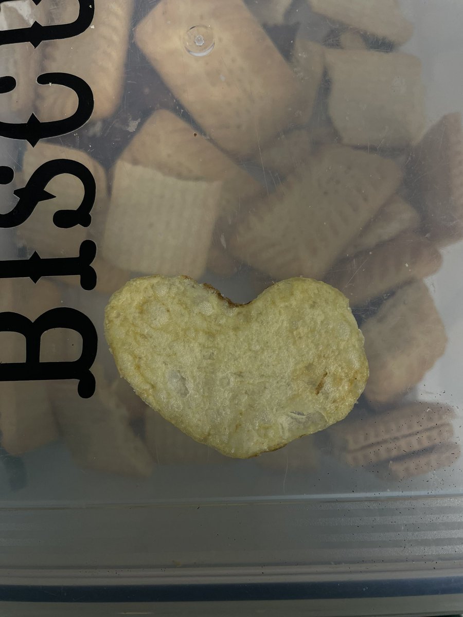 saffy_a1's tweet photo. @walkers_crisps #lovefromwalkers heart shaped chrisp https://t.co/f6qSKKEgg0