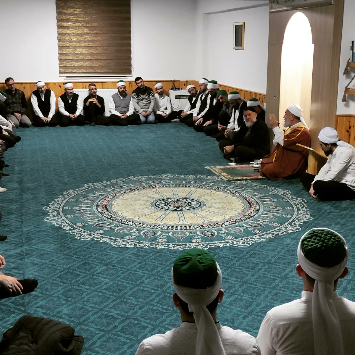 Eyyubivakfi1's tweet photo. 🕋🕋🕋
Esselâmû Aleyküm
Selahaddin Eyyûbi Hocaefendi
Sohbet ve Zikir Meclisi
.
.
.
.
.
.
#sohbet #zi̇ki̇r #faruki
#hocaefendi
#farukizikir #Allah
#mekke #medine #meclis #dergah
#ilahi #dzikir #sufi
#sofi #tasavvuf #qadri
#hadis #kuran
#sünnet #dua #islam #eyyubi https://t.co/RgN3gqIdvL
