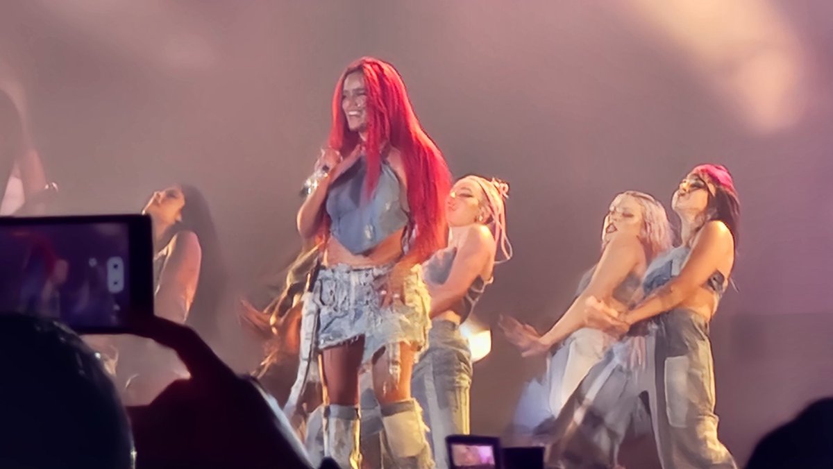 2MeMyselfAndI_'s tweet photo. El show estuvo espectacular!!! Superó mis expectativas al mil%🔥🔥🔥🇵🇷🇵🇷❤️❤️ Último concert antes de bb y tenía que ser con la #bichota @karolg  ❤️❤️🔥🔥 #losdesiempre #PuertoRico https://t.co/i3iVUvilGV