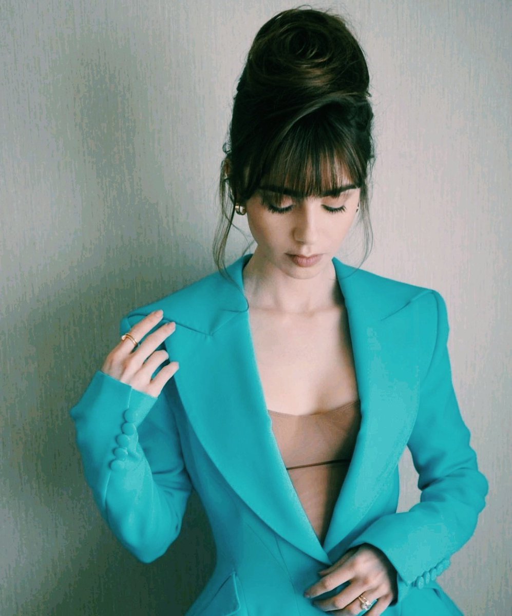 #𝐒𝐞𝐝𝐮𝐜𝐭𝐢𝐯𝐞𝐒𝐮𝐧𝐝𝐚𝐲

.