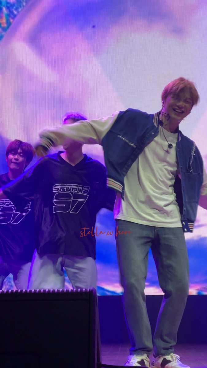stella_w_here_'s tweet photo. ·It always makes me wanna cry when I see how happy he is performing “2U” & “Upside Down”🥹🥹
#KangDaniel #FirstParadeinHouston
@konnect_danielk https://t.co/kK9QRAB4gl