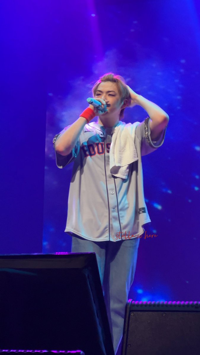 stella_w_here_'s tweet photo. ·머리ㅋㅋ like a Teletubby🤣
#KangDaniel #FirstParadeinHouston
@konnect_danielk https://t.co/dhRo5hVFG1