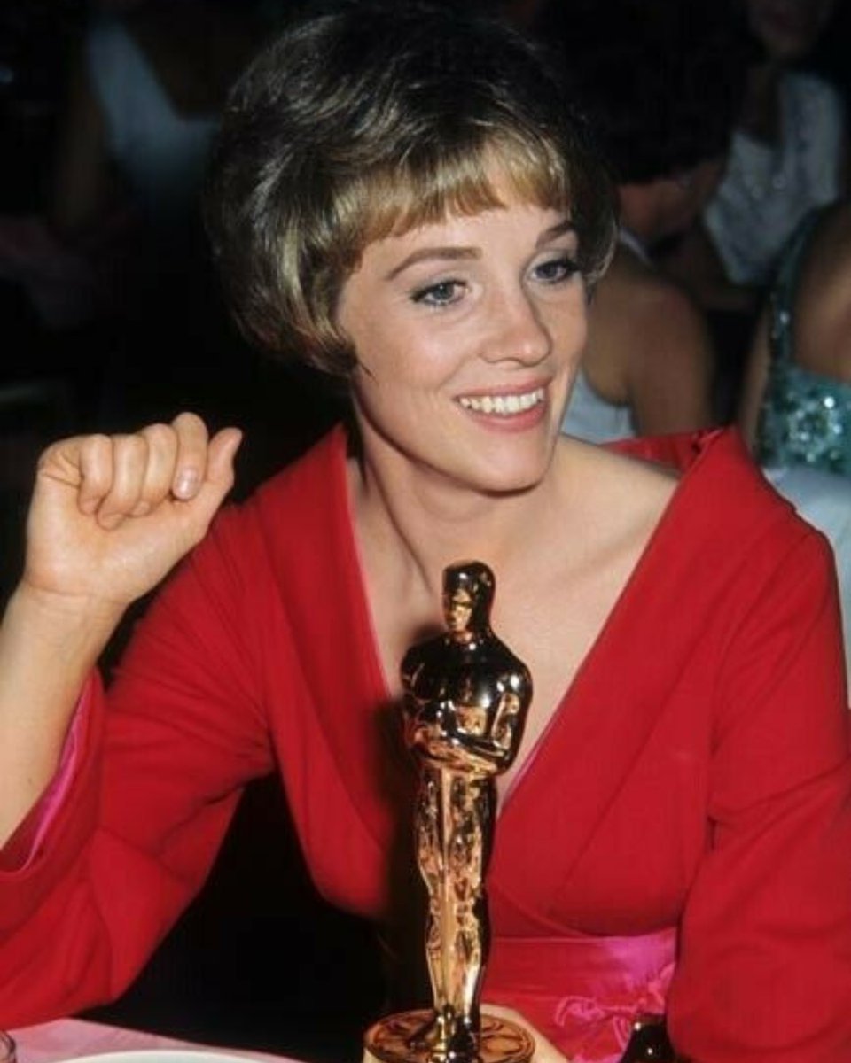 Happy Oscar Sunday to all who celebrate! 🏆 Julie Andrews is pictured here with The Sound of Music's 1966 <a href="/TheAcademy/">The Academy</a> Award for Best Picture.  #Oscars95 #Oscars