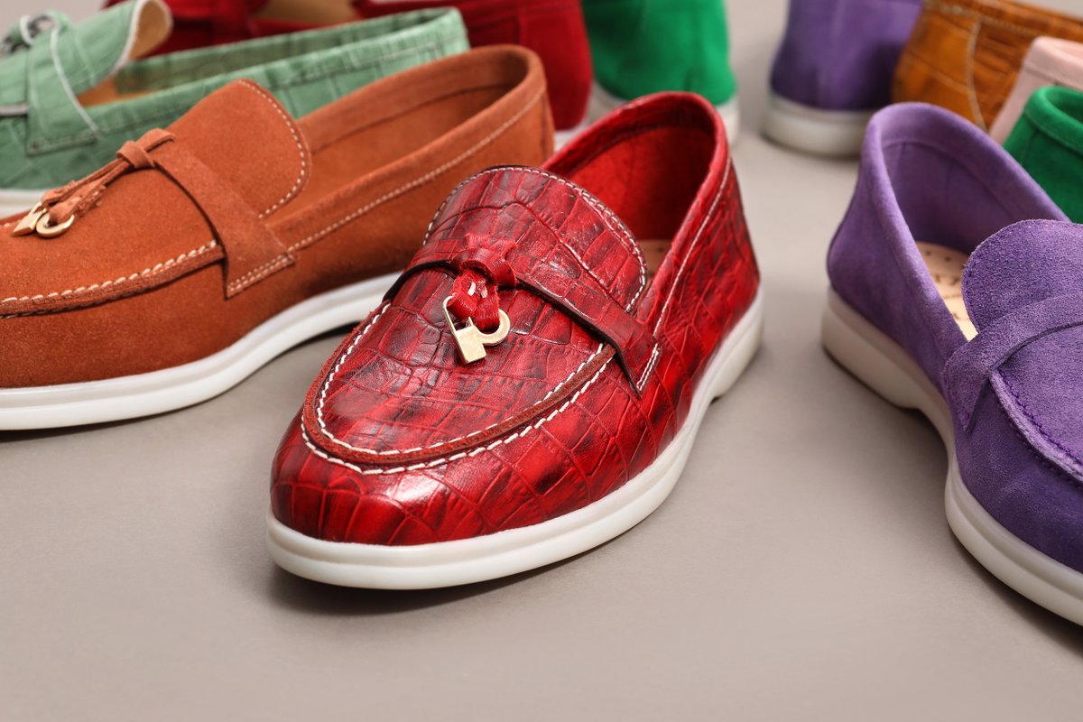 GirottiCustom's tweet photo. Our new collection of women's modern moccasins is beautifully crafted in the finest materials and ideal for casual days or work wear alike. β¨ β https://t.co/sn2E96hMkB
#GirottiCustom #Moccasins https://t.co/ugU6799MIZ