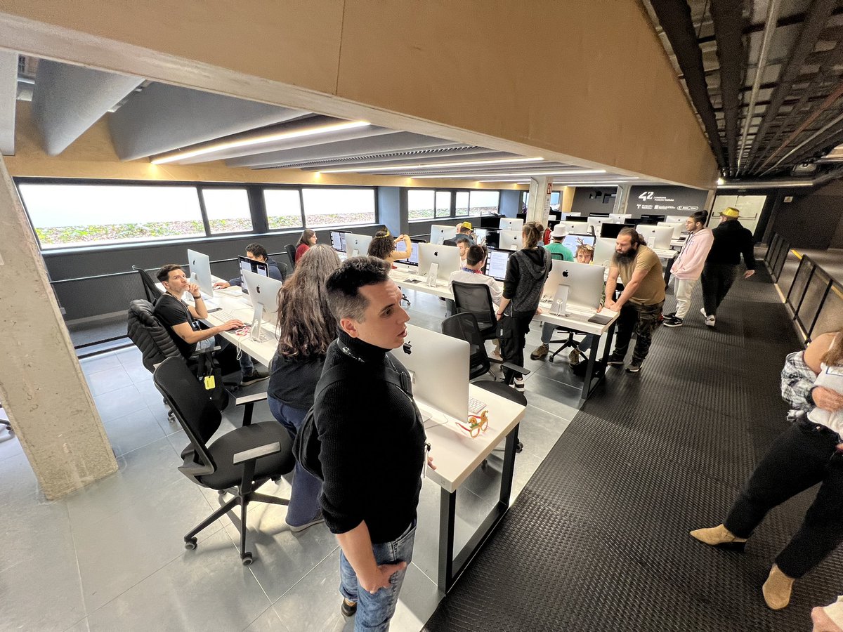 42BarcelonaFTef's tweet image. 💻 100 programadores, 4 espais, 16 tallers y ganes, moltes ganes de compartir coneixements y experiències sobre programació i tecnologia @42barcelonaftef amb el #OpenSpace @bcnswcraft 
#welovecode #developer #barcelona #tech #bcntechcity #bcn