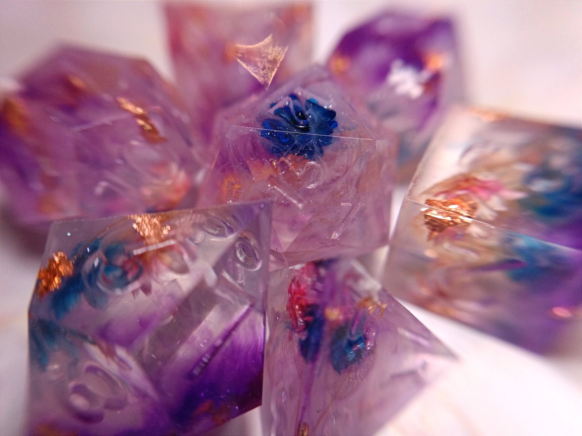HijaDeTabernero's tweet photo. Este set estará disponible en la tienda en cuanto lo termine, aunque como siempre si alguien lo quiere reservar y escoger el color de los números, puede mandarme un MD 💜 https://t.co/DVeCv38DKe