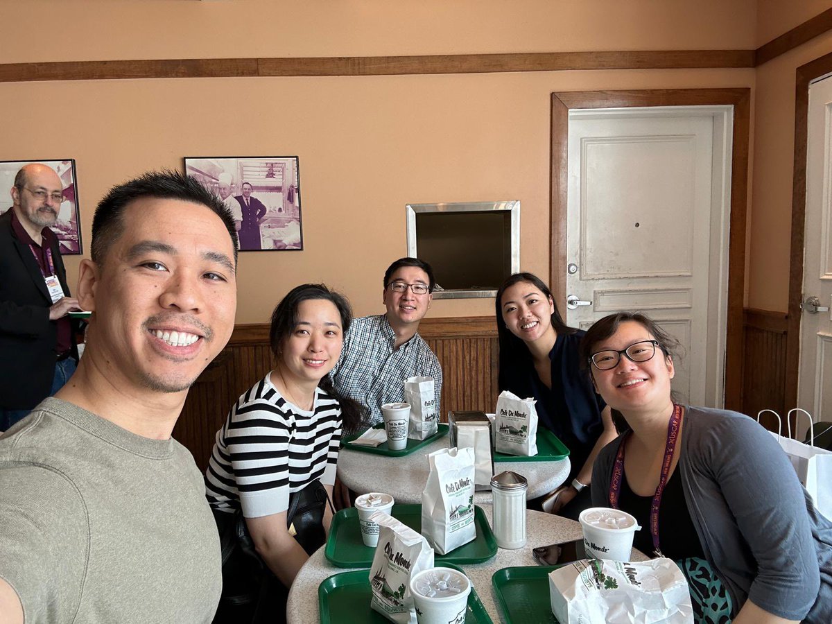 #UCSFPathology residents, fellow, alum, and attending all represented and enjoying beignets at Cafe Du Monde ☕️ #USCAP2023 @UCSFPath