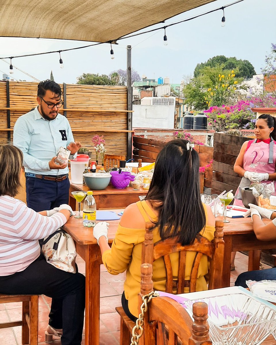 mielJAVE's tweet photo. #Javeamigos Queremos contarles un poquito sobre lo que fue el taller cocina en colaboración con Hostal Atemporal y La Veraniega. La pasamos genial, compartiendo recetas saludables, fue una experiencia enriquecedora que nos permitió compartir todo lo que Jave puede aportarte https://t.co/XlDV9KBxr6