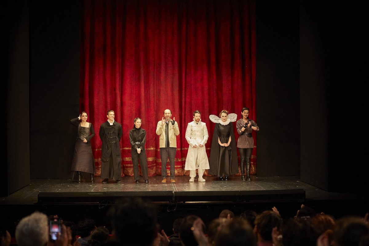 Anoche dimos función ante teatro lleno. Ya sólo quedan 5 oportunidades para ver "Inteligencia Actoral". Boletos en la página del Teatro Helénico. En la foto: <a href="/elenadelrioo/">Elena del Río</a> Fernando Rebeil <a href="/VeronicaDeAlba/">Verónica De Alba</a> <a href="/CarlosAragn1/">Carlos Aragón</a> <a href="/RobertoBeck90/">Roberto Beck</a> <a href="/dobrinacristeva/">dobrina cristeva</a> Diana Sedano.