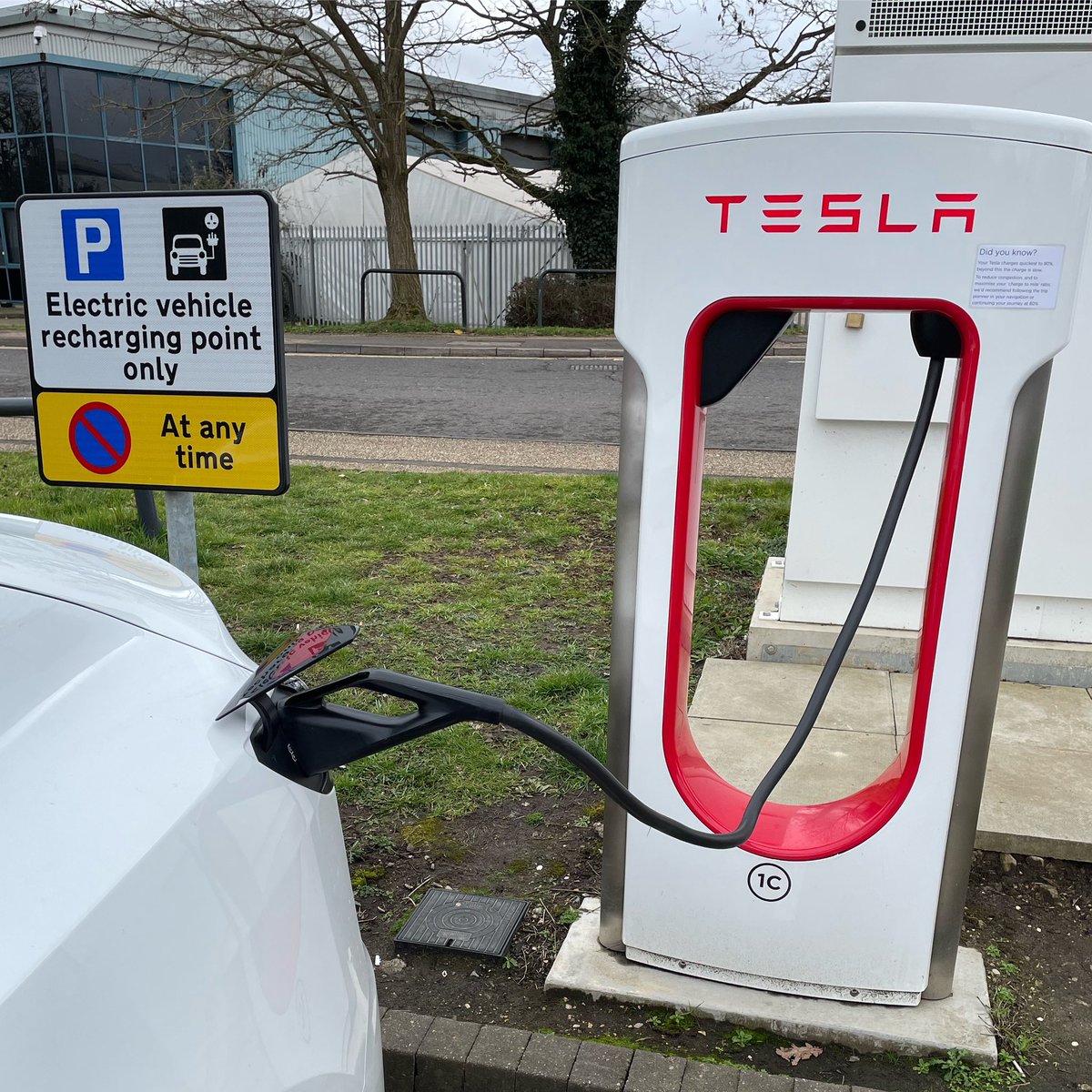 JB_Golf_Life's tweet photo. Used a @Tesla supercharger for the first, amazing, it just works. 

Pull up, plug in (no need to register), grab a drink and snack, charge complete, drive off.  

Love things that just work !

#tesla #teslachargers #ev https://t.co/yB0EmXrvfs