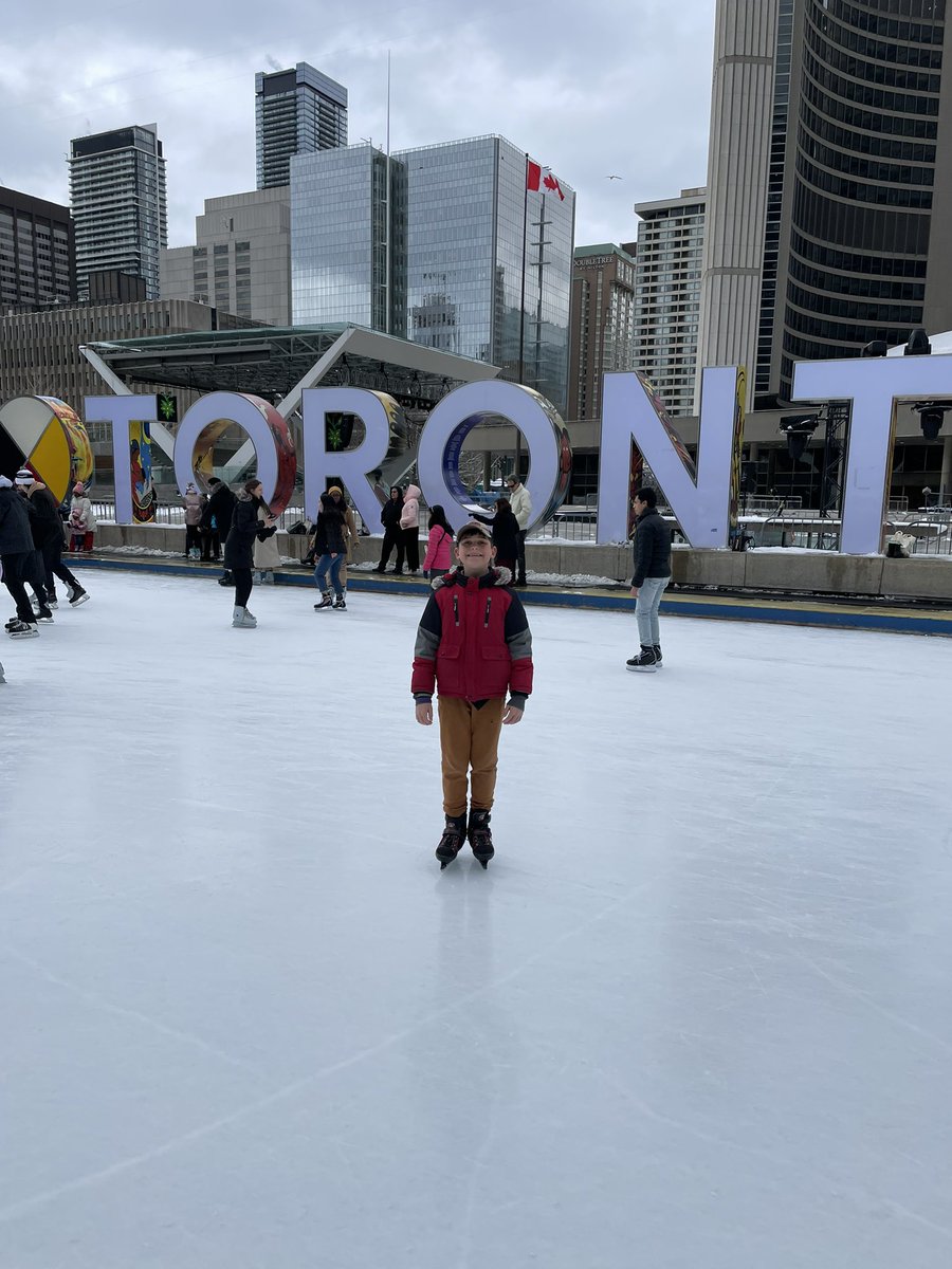 Cummer23's tweet photo. Not a bad End to a Beauty hockey themed weekend with my son with a little rip around the outdoor rink before we header home. #HockeyHallOfFame #NHLGame #OutDoorRink #GuysWeekend #makingmemories 🥅🏒👊🏻 https://t.co/tBAOuzQktQ