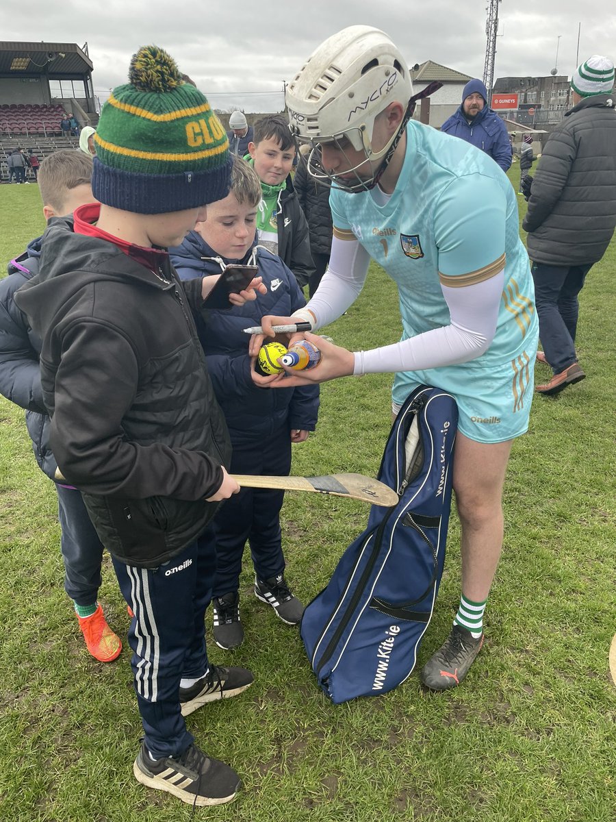 LimerickCLG's tweet photo. This is what GAA is all about.  Limerick Players in Mullingar today after the Match. https://t.co/bx9JX4zRVV