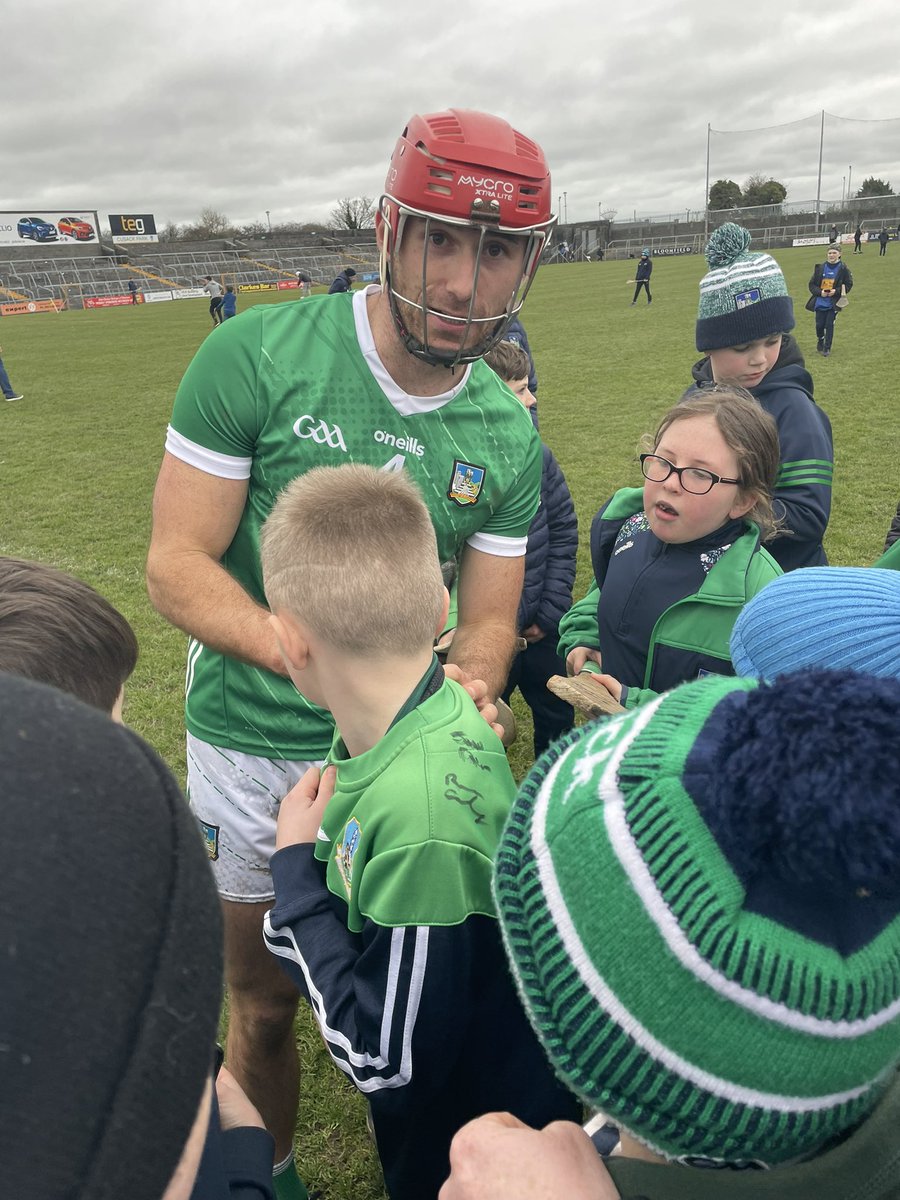 LimerickCLG's tweet photo. This is what GAA is all about.  Limerick Players in Mullingar today after the Match. https://t.co/bx9JX4zRVV