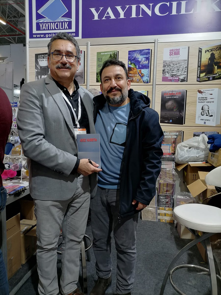 SErhanDeveci1's tweet photo. İzmir TÜYAP Fuarı'nda "Aldatan Sevda" ve "Adsız Hasretim" şiir kitaplarımız ile dostlarla birlikteydik. 13 Mart Pazartesi yine şiir dostlarını davet ediyoruz. https://t.co/mFn2RYozyD
