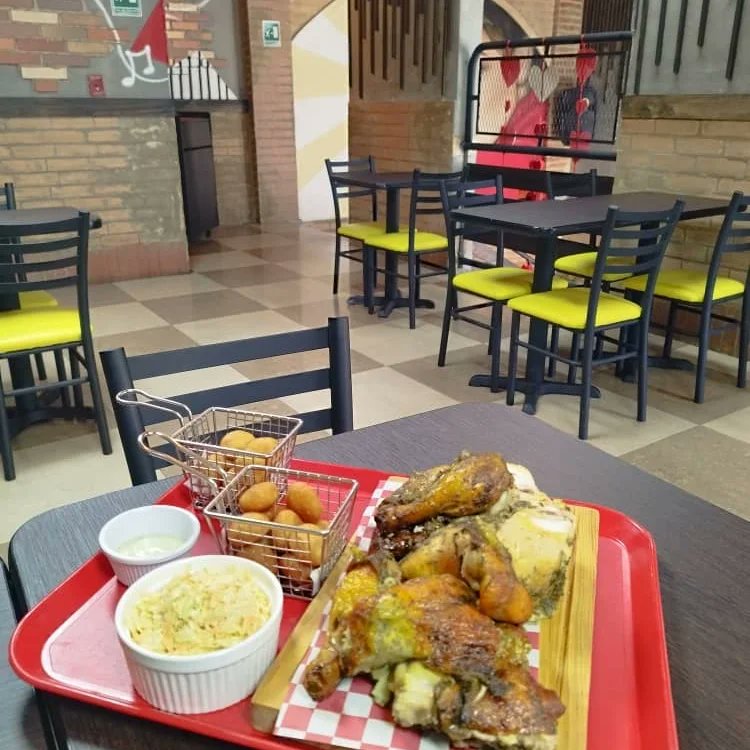 AndaresDGilbert's tweet photo. Andares gastronómicos
@papa.bravagourmet 
Buen ambiente , buen servicio. El pollo asado es excelente !! https://t.co/v2joocnAKi