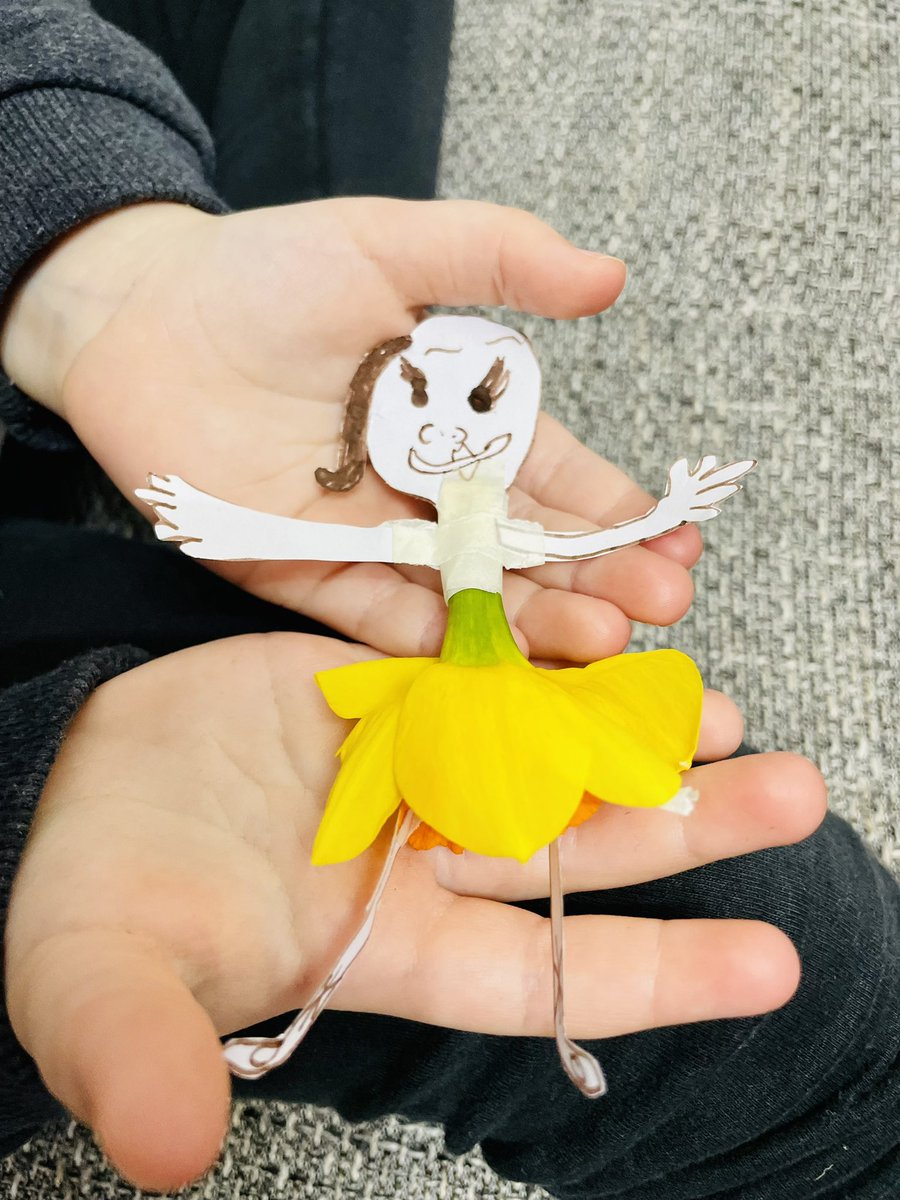 AndraTimandi's tweet photo. Today Maya found a daffodil in the park and used it to make a dress for a fairy. She is so creative! 🧚‍♀️🧚‍♀️🧚‍♀️ @WCPSc2028 https://t.co/VxfGdm5FXb