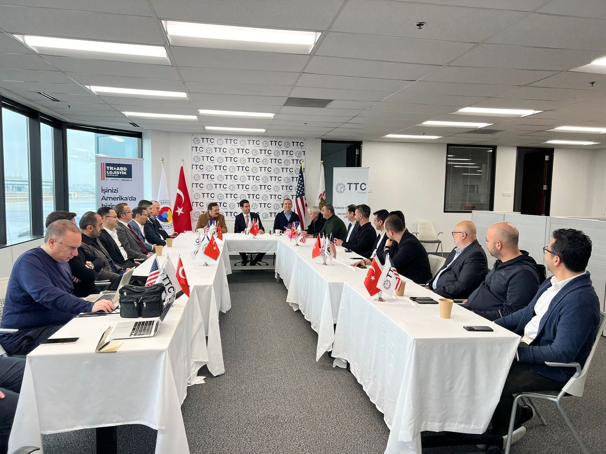 2021 başında Şikago’da açtığımız TOBB Ticaret Merkezimize bu ay itibariyle Ticaret Bakanlığımızın destekleriyle Türkiye-ABD Lojistik Dağıtım Ağı fonksiyonu da kazandırıyoruz. Artık ABD’nin 50 eyaletine Türk firmalarımızın ürünlerini teslim edebileceğiz.