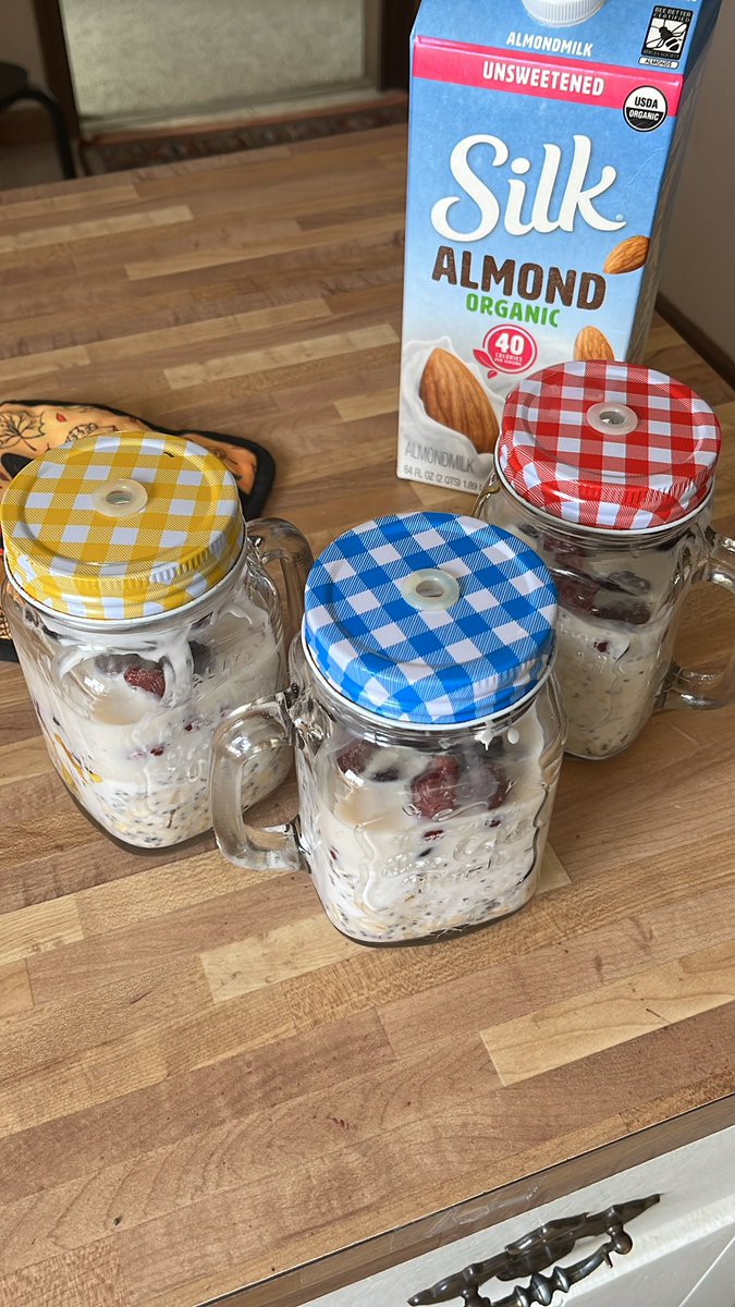 batoolRhussain's tweet photo. Overnight oats all set to go in the fridge - tomorrows breakfast is sorted !
#breakfastprep #HealthyEating #goodfood #oats https://t.co/9AY8TWEqWT