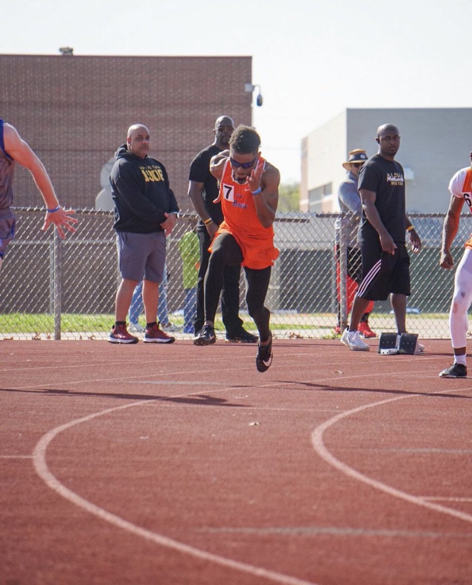 Dontae_22's tweet photo. #AGTG Starting the season off right @MarcBierbaum @CoachBeJackedUp @bowievolfb @dominique_criss @coachjsam @TrustMyEyesO @Coach_Wilson_S @CoachMcCarroll @seth_andres  @NT_XCTF https://t.co/Cbv8sqqQ5e