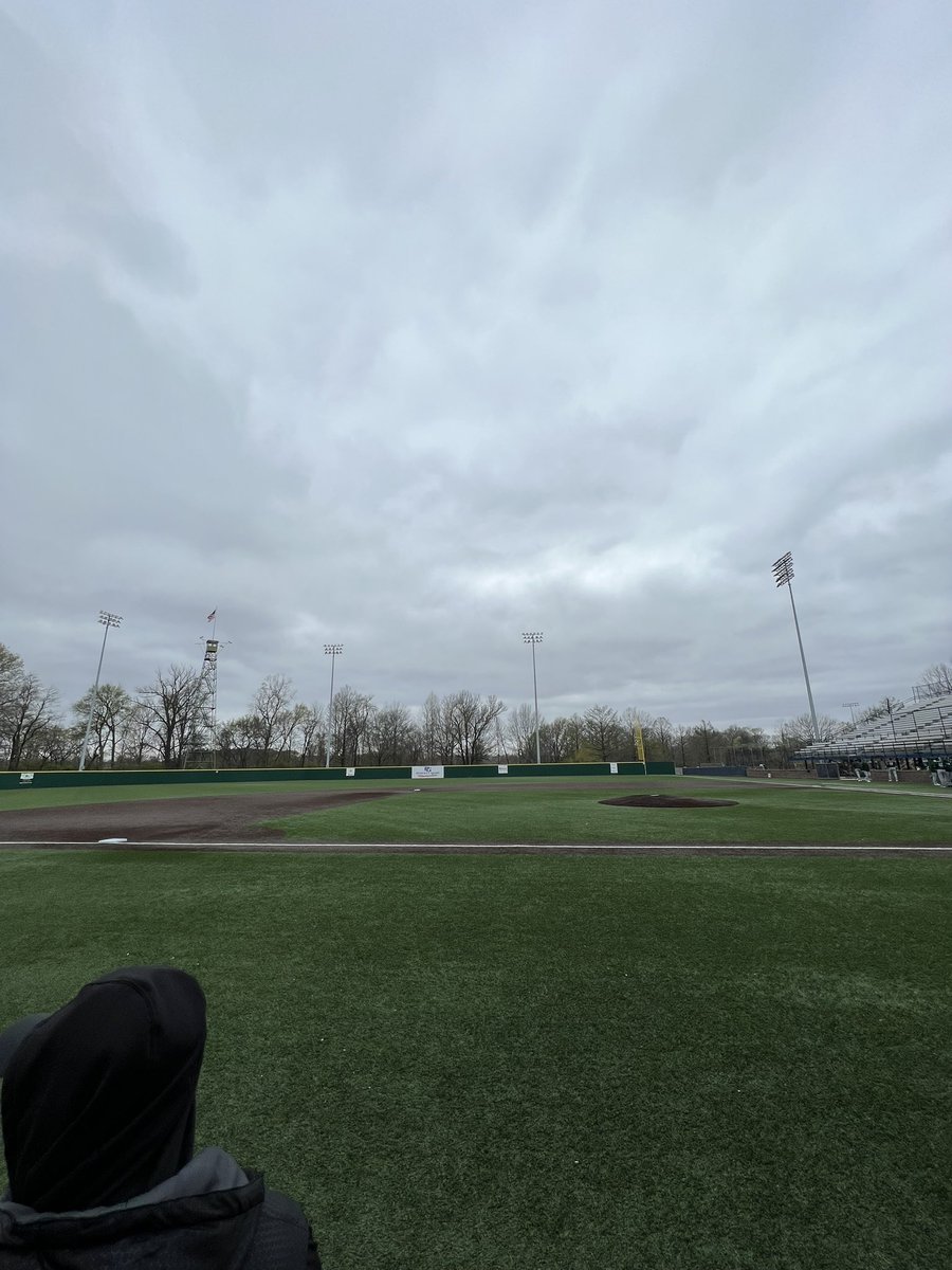RiponBaseball's tweet image. Oh baby, It’s time for game two.  A cool 52 degrees as we begin to kick off against Illinois Wesleyan!  

#d3baseball #nobodycares #humhawks