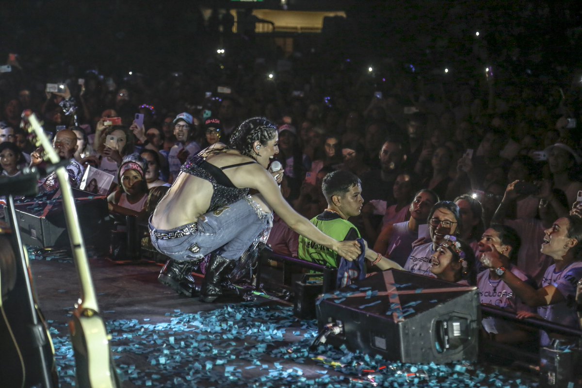 haashoficial's tweet photo. AAAAARGENTINA 🇦🇷 está que ardeeee!!! ❤️‍🔥❤️‍🔥❤️‍🔥 Anoche fue una explosión de emociones. #SoldOut 🙏🏻 ¿Vamos por la segunda????? https://t.co/A0uwlaHSon