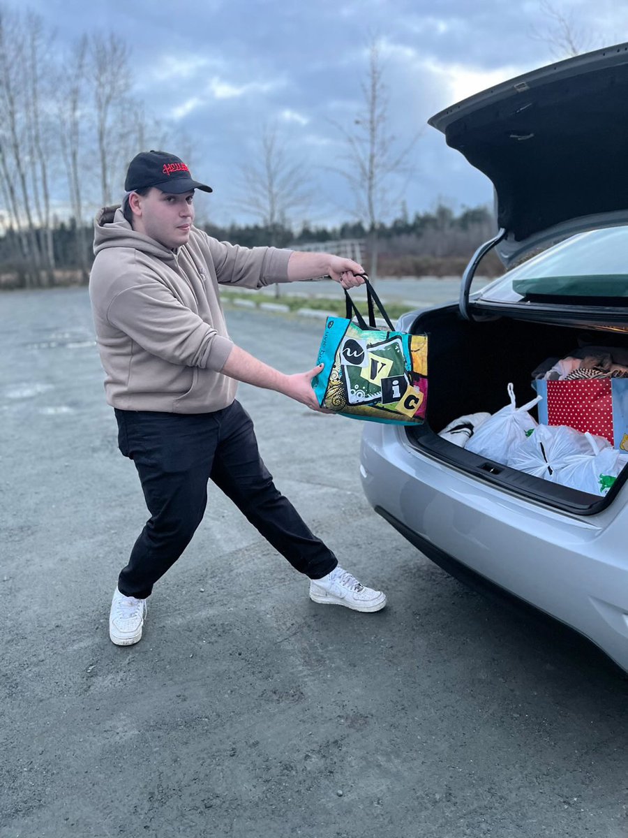 Shout-out to our Islands members who participated in the Islands clothing drive last night! 

Clothing will be donated to various charities across the Victoria region. Thank you to all those who helped complete this service project!

#BCYP #BCYP94