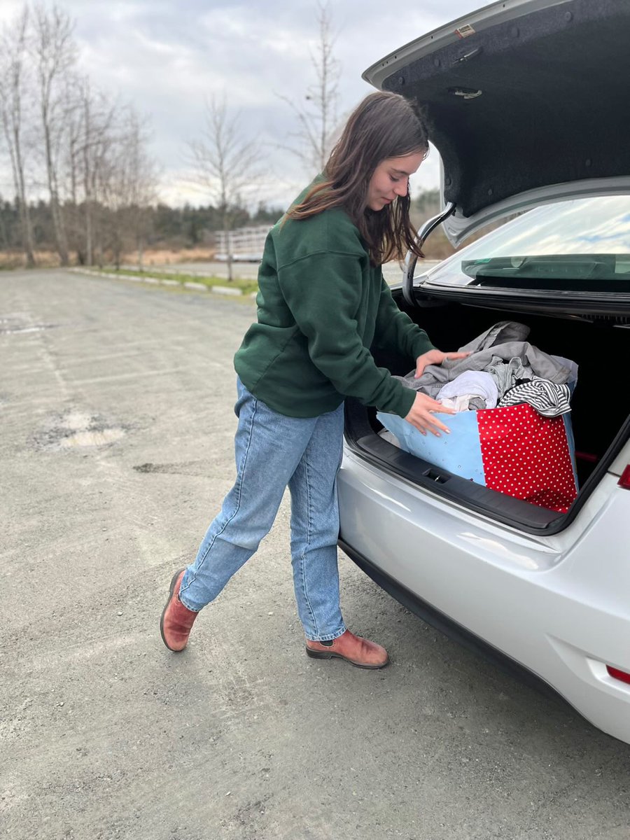 BCYParliament's tweet photo. Shout-out to our Islands members who participated in the Islands clothing drive last night! 

Clothing will be donated to various charities across the Victoria region. Thank you to all those who helped complete this service project!

#BCYP #BCYP94 https://t.co/nGaGJHpk6T