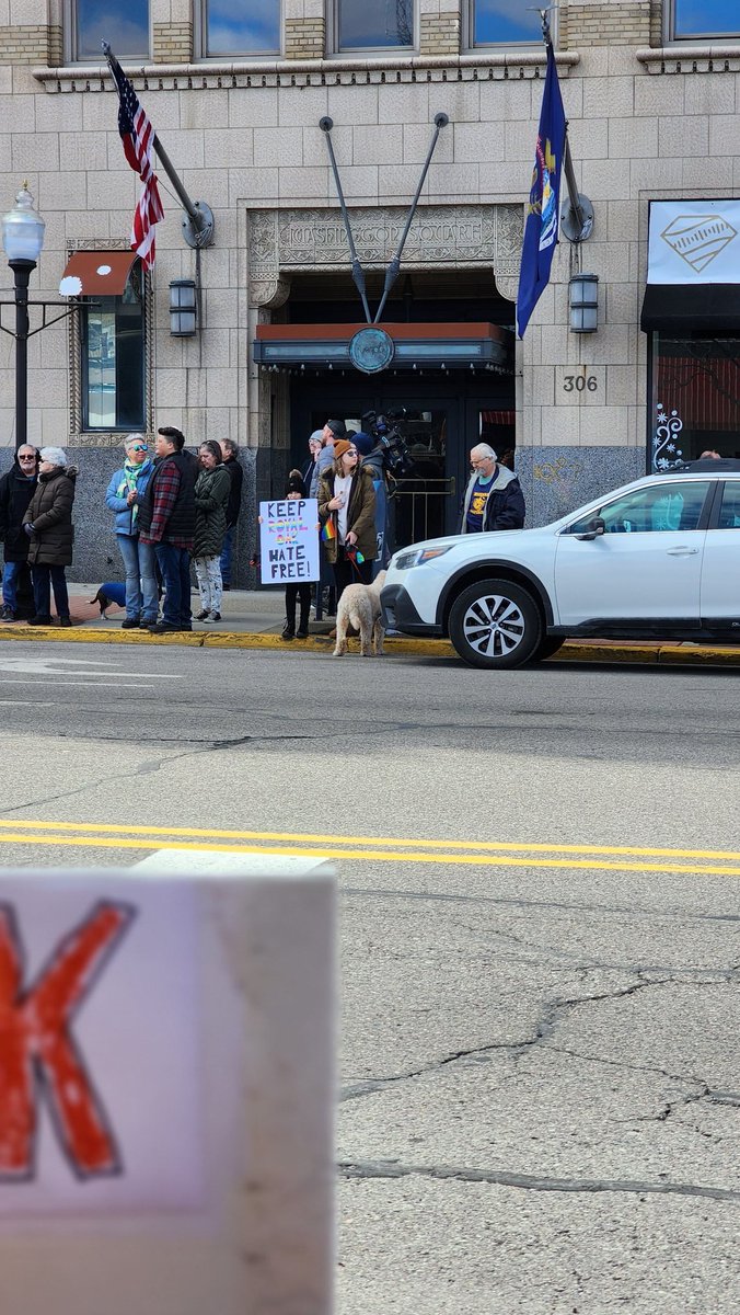BrandonKolo's tweet photo. What an amazing community we have here in Royal Oak! Saturday, we saw an incredible outpouring of support for inclusivity and acceptance at Sidetrack Bookshop . 

1/4 https://t.co/8oqaCidCwE
