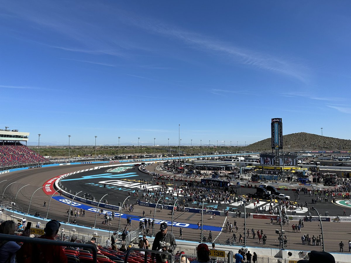 soulayv's tweet photo. @phoenixraceway @NASCAR https://t.co/N6Hm2fiCnI