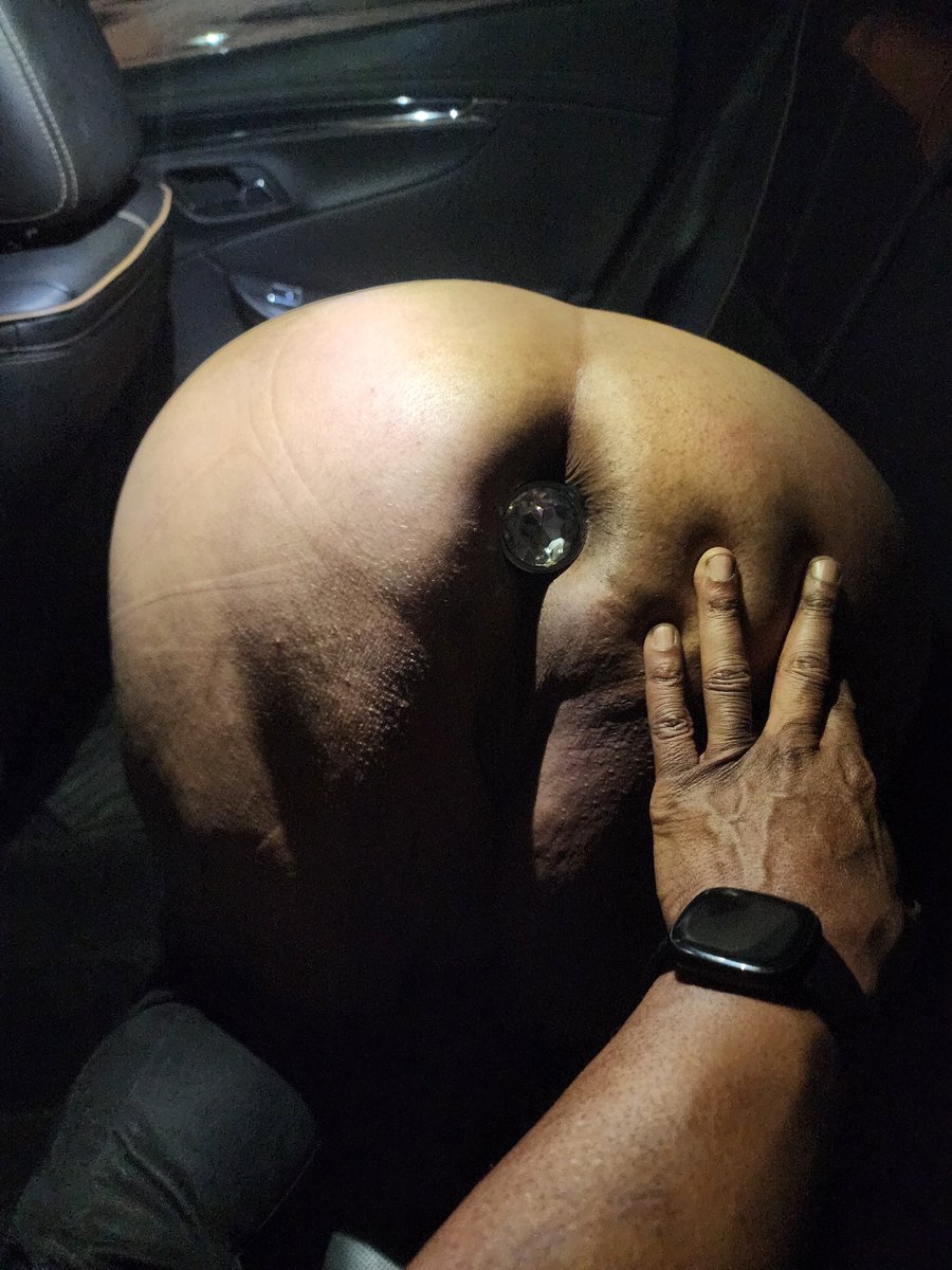 puthatdown's tweet photo. Sunday Funday!!
Saturday Night...Late
When I jumped outta the car to take the pic in the Cub parking lot all I was thinkin was,
"My Dick is still out-Focus.."
#milf #SundayFunday #ass #buttpluglover #buttplug #bdsmfemale #slavetraining #momlife https://t.co/GcorymYO5V
