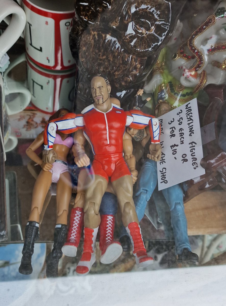 SimonTruddaiu's tweet photo. @The305MVP you're currently chillin' in a charity shop in Chorley (UK)... https://t.co/JlQ0dUvfPs