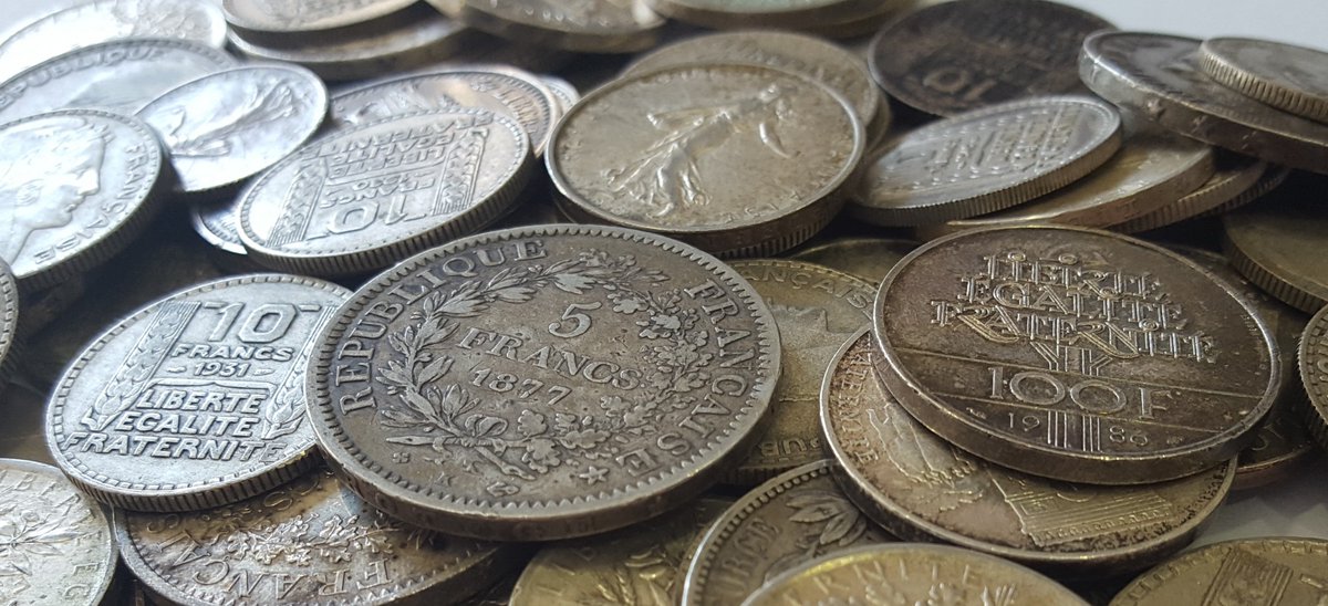 WorldKnownledge's tweet photo. Une personne au RMI gagne 4 centimes/minute. 

Une personne au SMIC gagne 13 centimes/minute. 

Une personne touchant le salaire moyen ? 26 centimes/minute. 

Une personne faisant partie des 3.5% les plus riches ? 60 centimes/minute.

Kylian MBappé ? 274.39 euros/minute. https://t.co/4tNM2opTTf