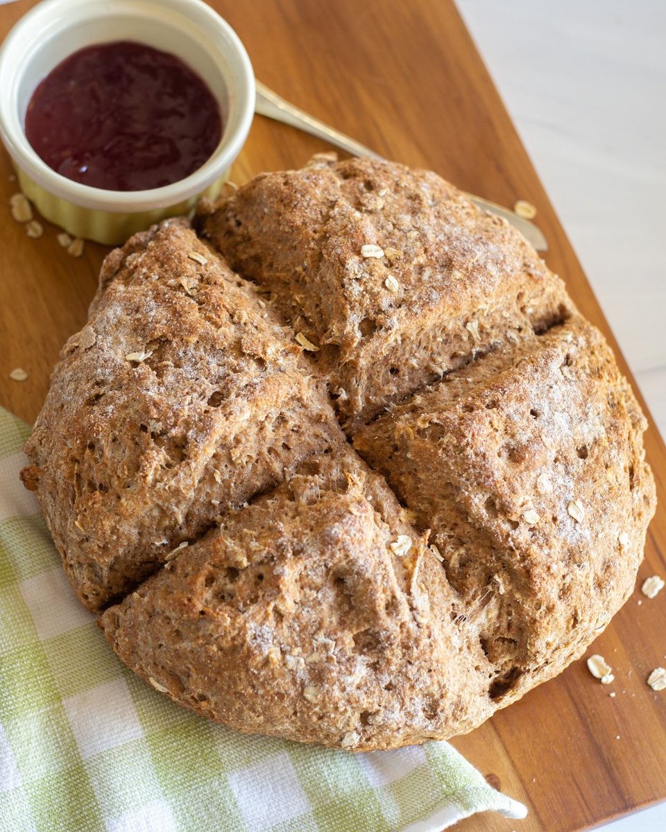 everyday_eileen's tweet photo. One of the easiest bread recipes to make at home. No yeast, no waiting for the bread to rise. A hearty and full of flavor, Irish Brown Bread. Great for breakfast and snacking. Serve with jam, marmalade, or butter. #irishbrownbread #stpatricksdayrecipe https://t.co/b4E8vvJh23 https://t.co/jJ7C5LsMbV