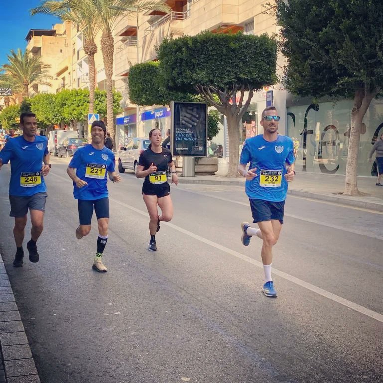 franverde81's tweet photo. Disfrutando y sufriendo juntos, 💪💪💪
#EFMurgi #mediamaratonelejido https://t.co/RgLAvMBV13
