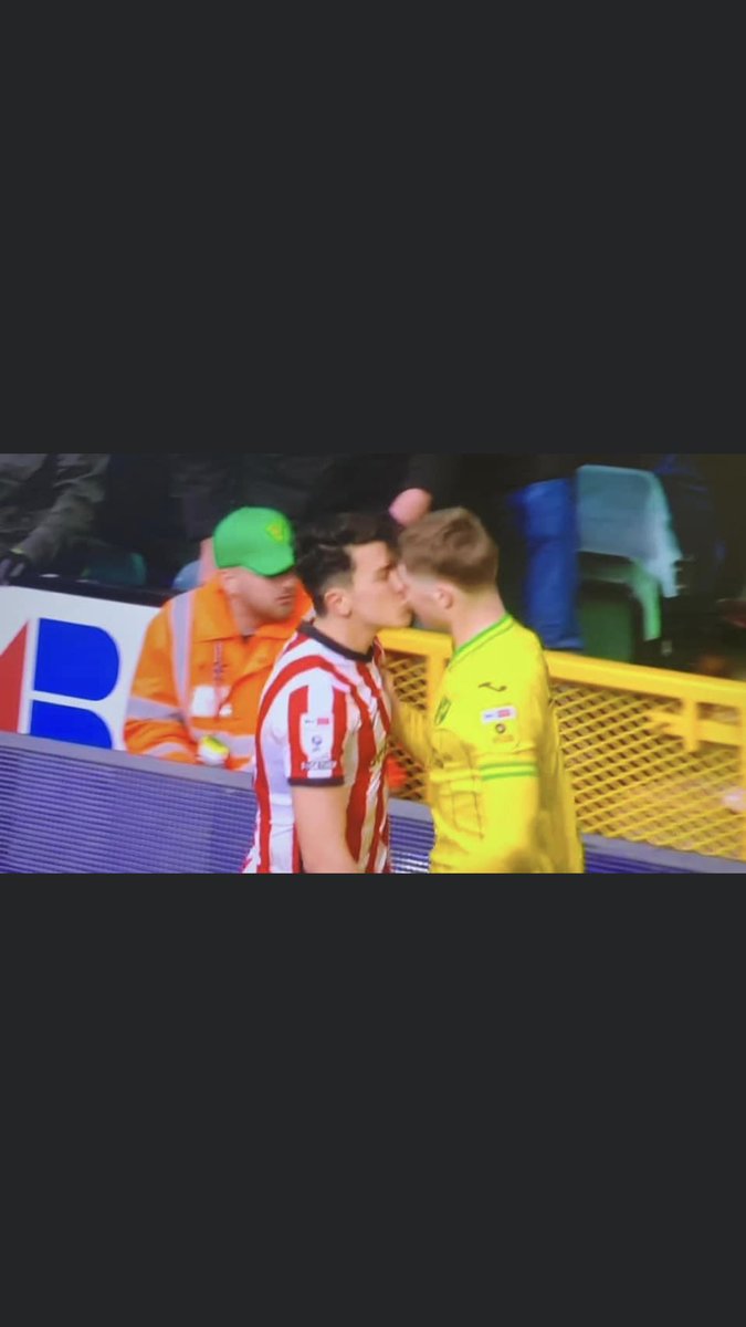 StevenRochie's tweet photo. One kiss is all it takes !! 

Up the football league we go 🔴⚪️ https://t.co/nbsjdbtEHF