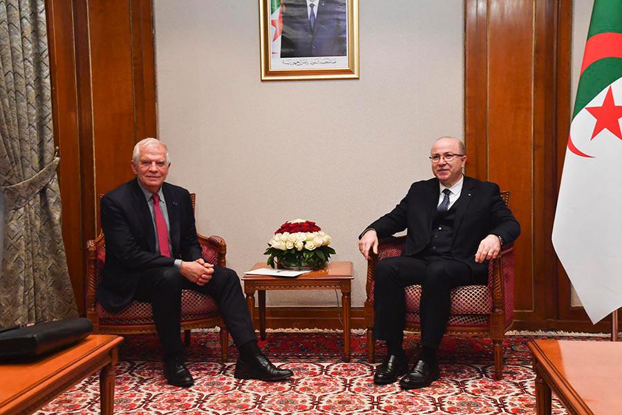 JosepBorrellF's tweet photo. Importante reunion avec le Premier ministre algérien @BAbderrahmane_A. 

Le renforcement de notre partenariat était au centre de notre discussion avec un gros potentiel dans de nombreux domaines dont l’énergie, le commerce, la sécurité régionale et le climat et l’environnement. https://t.co/FTF5KHIG92