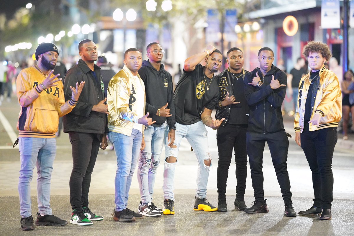 gzalphas1946's tweet photo. Paint The City Old Gold and Black🤙🏽

#TheLandlords https://t.co/kdo2vJrDEH