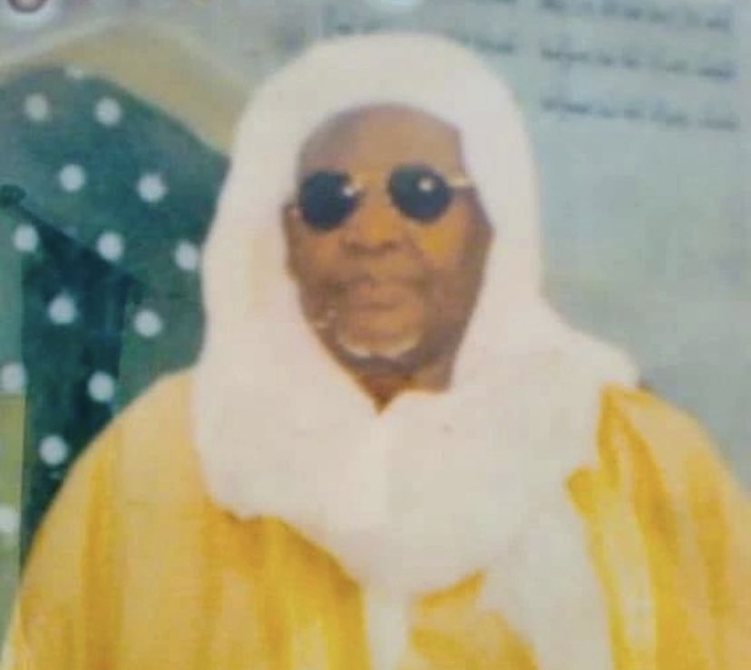 dioufsylla75's tweet photo. Cheikh Al Islam El Hadj IBRAHIMA Niass Al Kaolacky❤️:un jour à la Mecque, une voie dit à Baye Niass ton fils Ahmedou où est le "Savoir "que tu garde secret et que personne ne connaît? Mais comme que Baye lui appelait mon secret, il a compris et n’a pas insisté.   Alhamdoulilah https://t.co/LuYQoBeYlB