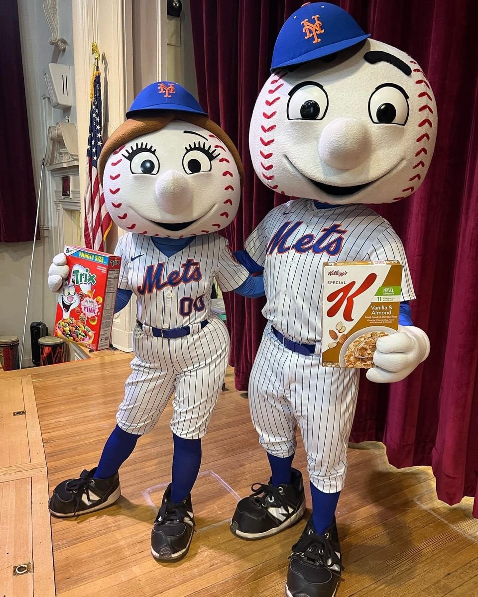 Deborah512's tweet photo. A million THANK YOUs to the @Mets and @StevenACohen2
  for sending  @MrMet and @mrsmet  to CHC for our Cereal Box Challenge. We were so excited to have you help us help others!!! You ROCK!!! 💙🧡 #LGM #elmont https://t.co/GCJWAbzWmF