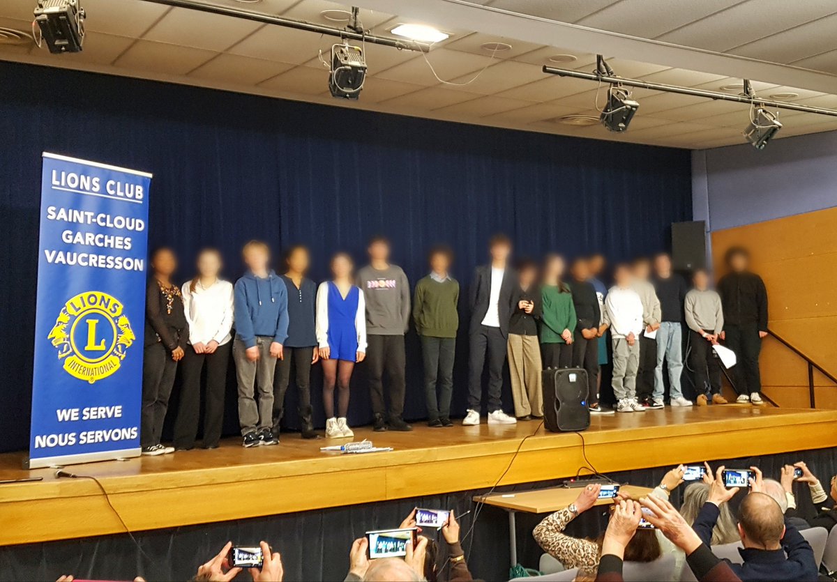GounodCollege's tweet photo. Bravo à tous nos candidats qui ont participé à cette phase de sélections du concours d'éloquence ! 👏
Toutes nos félicitations aux 3 finalistes de Gounod :
1. Eva L.
2. Jim G.
3. Anjalie B.
🗣️Ils représenteront le Collège Gounod le 15 avril prochain 🙌 https://t.co/02rqP95h9f
