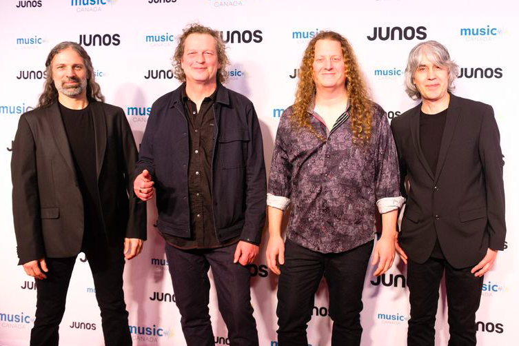 VOIVOD ganan el premio JUNO al mejor álbum de metal/hard por su álbum 'Synchro Anarchy' facebook.com/michel.langevi…