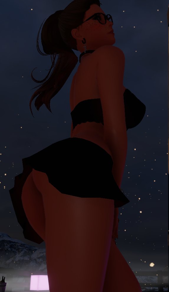 This skirt is rarely used these days with the release of the new one~ but i still think it's lovely 🖤🖤🖤