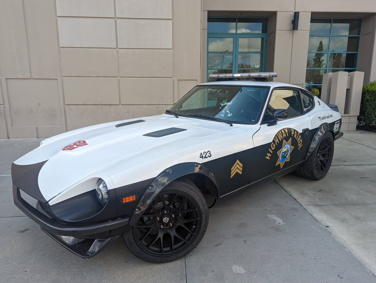 EDSBotz's tweet image. CARS!!!

#tfconla